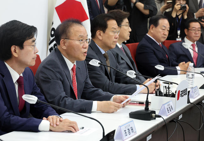  윤재옥 국민의힘 원내대표 겸 당대표 권한대행이 15일 오전 서울 여의도 국회에서 열린 4선 이상 국회의원 당선인 간담회에서 발언을 하고 있다. (사진=뉴시스 제공)
