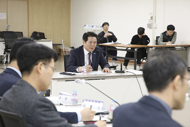 안양시는 지난 2월 20일 시청 상황실에서 기업유치 인센티브(안) 보고회를 개최했다