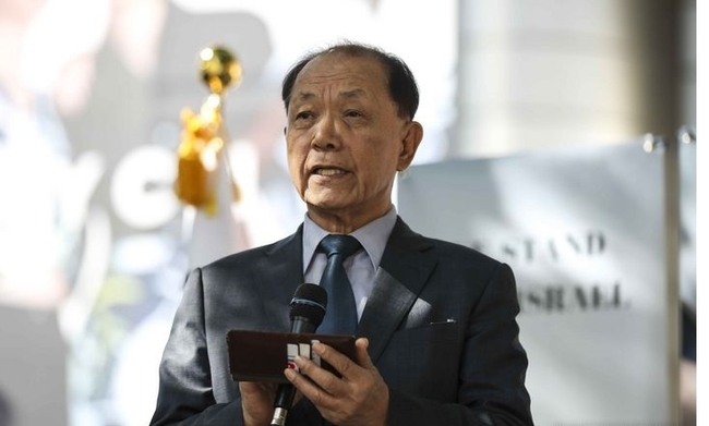 지난해 10웛 17일 서울 종로구 동화면세점 앞에서 열린 이스라엘 연대 지지 집회에서 황우여 전 교육부장관이 발언하고 있다.(사진=뉴시스 제공)