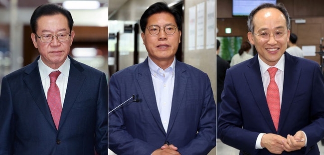 이종배(왼쪽) 국민의힘 의원이 지난해 12월14일 서울 여의도 국회 원내대표실에서 열린 중진의원 현안 논의 간담회에 참석하고 있다. 송석준(가운데) 국민의힘 의원이 5일 서울 여의도 국회 국민의힘 원내행정국에 원내대표 선출 후보자 등록 서류를 접수한 뒤 소감을 말하고 있다. 추경호 국민의힘 의원이 5일 서울 여의도 국회 소통관에서 원내대표 출마 기자회견을 하고 있다. (사진=뉴시스 제공)