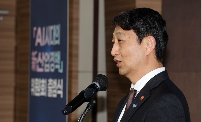 안덕근 산업통상자원부 장관이 8일 오전 서울 강남구 한국기술센터에서 열린 'AI시대의 신산업정책 위원회 출범식'에서 모두발언을 하고 있다. (사진=뉴시스 제공)