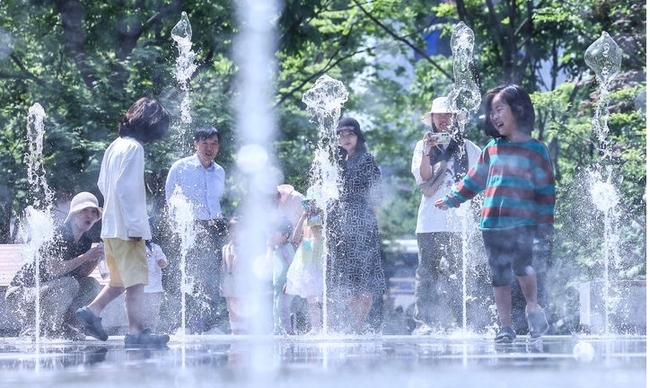 기상청은 8일 "내일은 전국이 대체로 맑겠다"며 "아침 기온은 평년보다 낮아 쌀쌀하겠고 낮 기온은 차차 오르면서 낮과 밤의 기온차가 크겠다"고 밝혔다..(사진=뉴시스 제공)