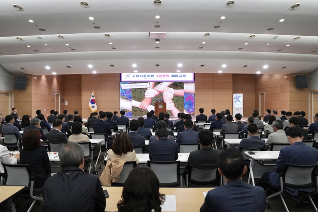 천안시가 10일 시청 대회의실에서 고위직 공무원 등 120여 명을 대상으로 4대 폭력예방 교육을 실시했다. (사진=천안시 제공)