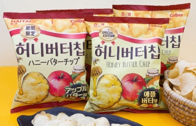 한·일 양국의 젊은 입맛 공략을 위해 개발한 사과파이맛 감자칩 애플버터 맛이다.(사진=해태제과 제공)