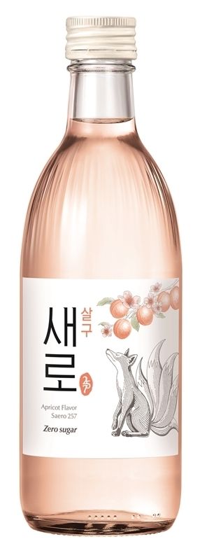 새롭게 출시한 ‘새로 살구’(사진=롯데칠성음료 제공)