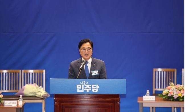 22대 국회 전반기 국회의장 후보로 선출된 우원식 더불어민주당 의원이 16일 오전 서울 여의도 국회 의원회관에서 열린 제22대 국회 전반기 국회의장단 후보 선출 당선자 총회에서 수락연설을 하고 있다. (사진=뉴시스 제공)