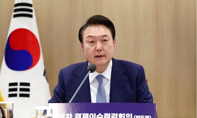 윤석열 대통령이 23일 서울 용산 대통령실 청사에서 열린 제2차 경제이슈점검회의에서 발언하고 있다.(사진=뉴시스 제공)