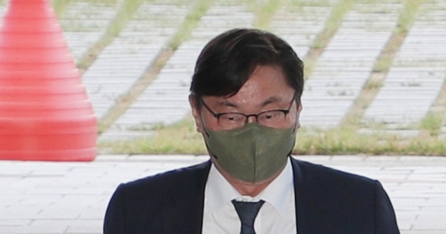 쌍방울 그룹의 800만 달러 대북송금에 관여하고 억대의 뇌물을 수수한 혐의로 재판에 넘겨진 이화영 전 경기도 평화부지사가 1심에서 징역 9년6월을 선고받았다.(사진=뉴시스 제공)