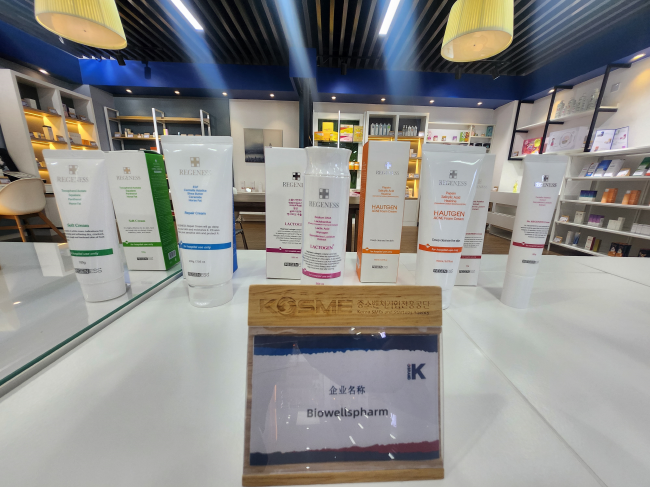 중국 칭다오 브랜드 K관에 입점하여 전시 중인 (주)바이오웰스팜 리겐에스 브랜드 제품들(사진=바이오웰스팜 제공)
