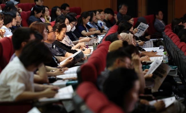 지난 6일 오후 서울 종로구 성균관대학교 새천년홀에서 '6월 모평 직후 종로학원 입시예상 및 합격선 전망 설명회'가 열리고 있다.(사진=뉴시스 제공)