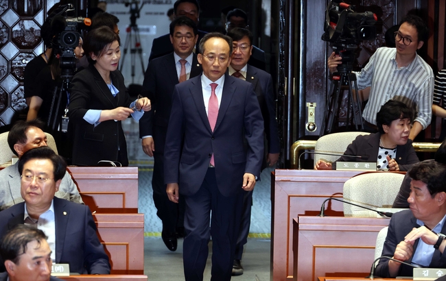추경호 국민의힘 원내대표가 24일 오전 서울 여의도 국회에서 열린 의원총회에 참석하고 있다.(사진=뉴시스 제공)