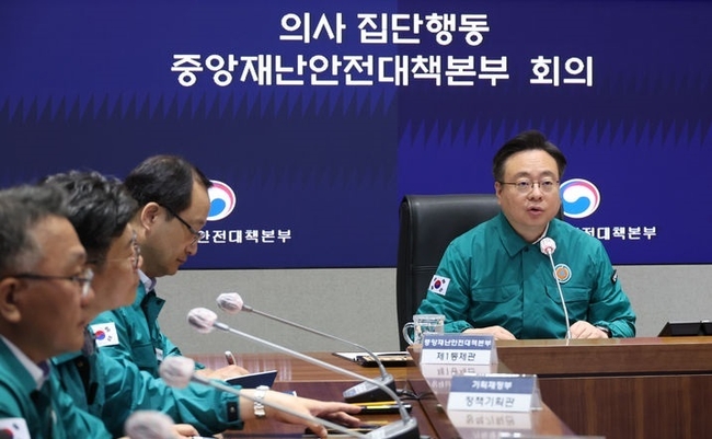 조규홍 중앙재난안전대책본부 1차장(보건복지부 장관)이 지난 18일 오전 서울 종로구 정부서울청사에서 열린 의사 집단행동 중앙재난안전대책본부(중대본) 회의에 참석해 발언하고 있다.(사진=뉴시스 제공)