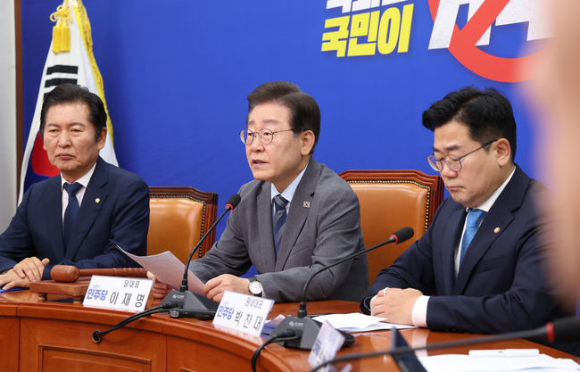  이재명 더불어민주당 대표가 24일 서울 여의도 국회에서 열린 최고위원회의에서 발언하고 있다. (사진=뉴시스 제공)