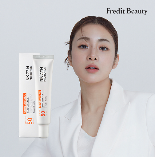hy,가 ‘NK7714 프로바이오틱스 콜레스테롤 선 에센스’를 출시했다. 신제품은 배우 강소라가 공동개발에 참여해 본인의 피부 관리 노하우를 반영했다.(사진=hy 제공)