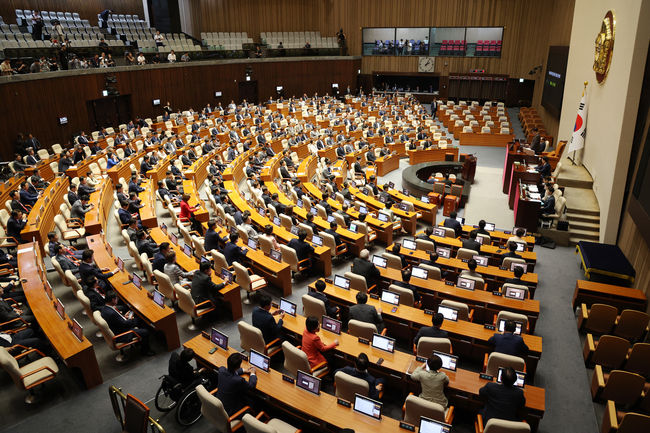 우원식 국회 의장이 6월 27일 오후 국회에서 제415회국회(임시회) 제3차 본회의를 주재하고 있다.(사진=뉴시스 제공)