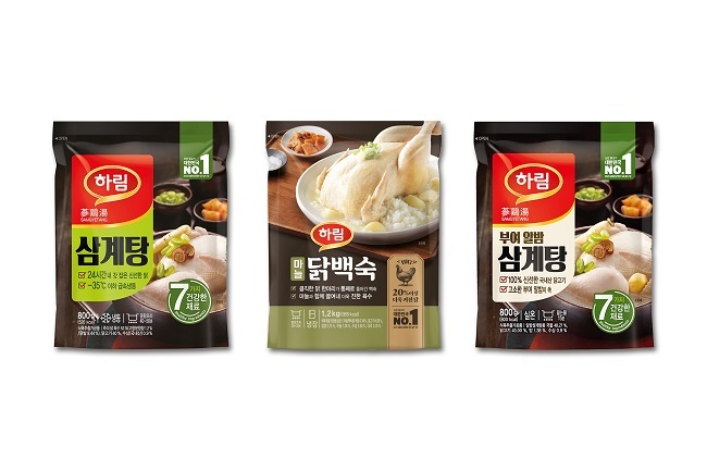 하림 삼계탕 간편식 제품 3종(왼쪽부터 하림 삼계탕, 마늘 닭백숙, 부여 알밤 삼계탕)(사진=하림 제공)