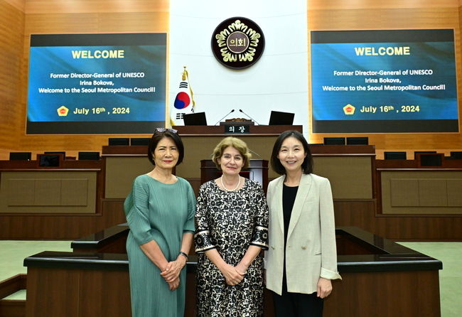 서울시의회 최호정 2이리나보코바(중간) 전 사무총장과 최회정 의장(맨 오른쪽), 도영심 대사(맨 왼쪽) (서울시의회 제공)