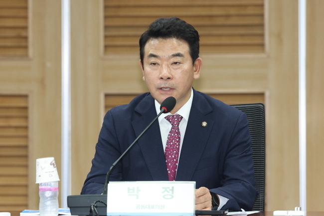 박정 국회의원.