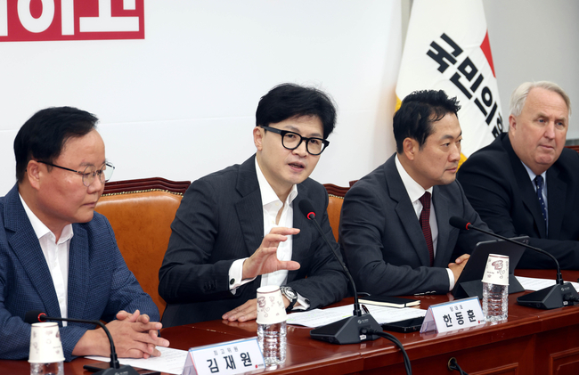 한동훈 국민의힘 대표가 26일 오전 서울 여의도 국회에서 열린 최고위원회의에서 발언을 하고 있다. (사진=뉴시스 제공)