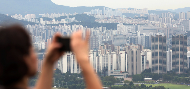 서울 용산구 남산에서 바라본 도심 아파트 모습.(사진=뉴시스 제공)