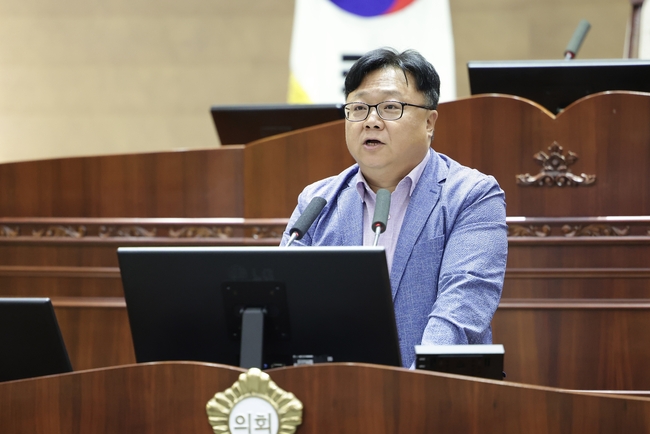 천안시의회 박종갑 의원(신방동, 풍세면, 광덕면)이 제272회 임시회 5분 발언을 하고있다. (사진=천안시의회 제공)