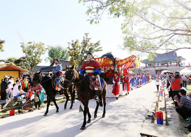 서산해미읍성축제는 조선시대 역사 문화를 체험하기도 좋은 기회가 된다. 지난해 축제 모습. <사진=서산시청 제공>