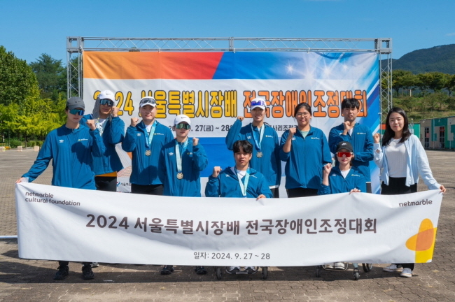 왼쪽부터 김정희 감독, 이봉희 선수, 강이성 선수, 강현주 선수, 전숭보 선수, 배지인 선수, 한은지 선수, 임효신 선수, 이승주 선수(사진=넷마블 제공)