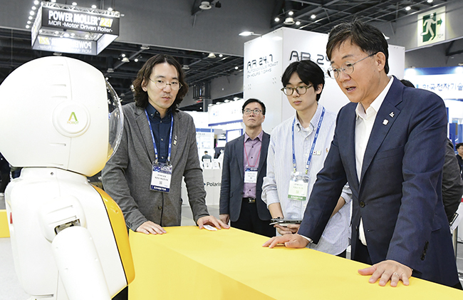 이민근 안산시장이 지난 10월 23일 열린 ‘2024 로보월드’에 참석했다.