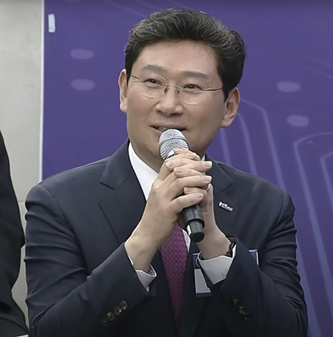 지난 3월25일 용인특례시청에서 개최된 ‘국민과 함께하는 민생토론’에서 이상일 용인특례시장이 발언하고 있다. (사진=용인시 제공 KTV 갈무리)