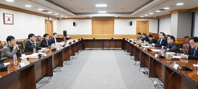  최상목 부총리 겸 기획재정부 장관이 13일 서울 중구 은행연합회에서 긴급 거시경제·금융현안 간담회를 주재하고 있다. (사진=기획재정부 제공) 