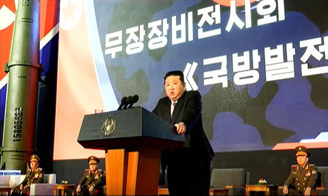 김정은 북한 국무위원장이 지난달 21일 평양에서 열린 무장장비전시회 '국방발전 - 2024' 개막식에 참석했다고 북한 조선중앙TV가 22일 보도했다. (사진=조선중앙TV 캡쳐/뉴시스 제공)