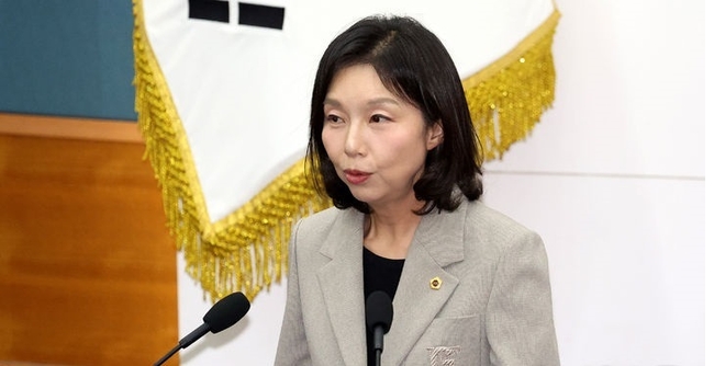  최호정 서울시의회 의장이 지난해 8월 27일 오후 서울 중구 서울시의회 본회의장에서 열린 '제326회 서울시의회 임시회' 1차 본회의에서 개회사를 하고 있다.(사진=뉴시스 제공)