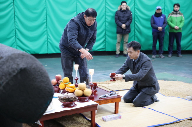 지난 19일과 20일 양일간 한국마사회 제주목장과 전북 장수목장에서는 차세대 명마 탄생을 염원하며 안전한 교배를 기원하는 무사고 기원제가 열렸다.(사진=한국마사회 제공)