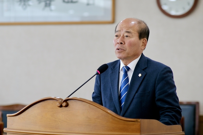 <strong>천안시의회 육종영 의원이 시정질문을 하고 있다. (사진=천안시의회 제공)</strong>