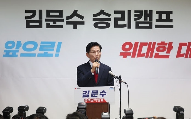 김문수 국민의힘 대선 후보가 8일 서울 여의도 캠프 사무실에서 현안 기자회견을 하고 있다. (사진=뉴시스 제공)