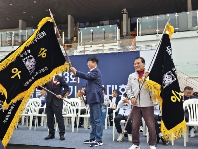 오른쪽이 이종환 부의장(사진=서울시의회 제공)