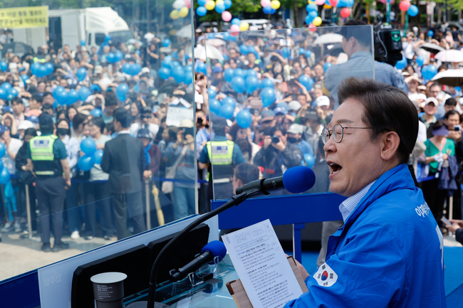 이재명 더불어민주당 대선후보가 20일 경기 고양시 일산동구 일산문화광장 앞에서 열린 집중유세에서 연설을 하고 있다.(사진=공동취재/뉴시스 제공) 
