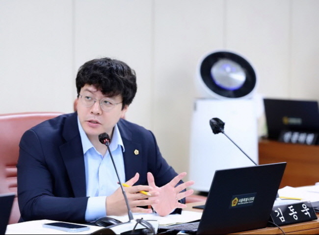 서울특별시의회 도시안전건설위원회 소속 김동욱 의원(국민의힘, 강남5)/(사진=서울시의회 제공)