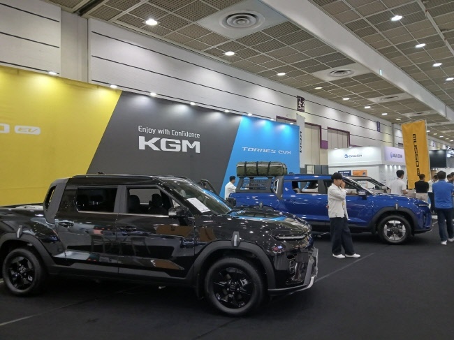KGM은 국내 최초로 출시한 전기 픽업 무쏘 EV 및 토레스 EVX 등을 전시했다.(사진=홍경의 기자)