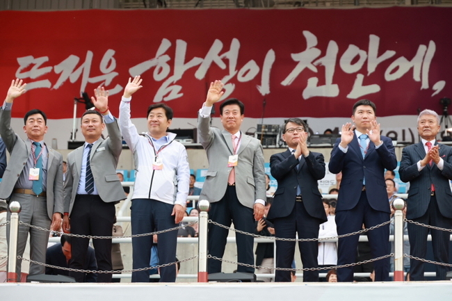 선수단 격려 등 일정에 나선 박범인 금산군수. (사진=금산군 제공)
