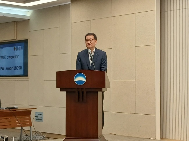  박정훈 우리금융경영연구소장은 "기반이 견고한 일본의 금융그룹도 가시적인 성과를 얻기까지 10년 이상이 소요됐다"며 "이를 고려하면 국내 금융그룹도 장기적인 관점에서 꾸준히 글로벌 경쟁력을 강화해나가는 노력을 지속할 필요가 있다"고 제언했다.(사진=홍경의 기자)