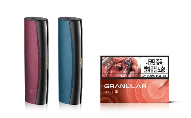  KT&G가 ‘릴 에이블(lil AIBLE)’의 전용스틱 신제품 ‘그래뉼라 헤이즈(GRANULAR HAZE)’를 25일 전국 편의점에 출시한다. 사진은 ‘릴 에이블 2.0’ 및 전용스틱 신제품 ‘그래뉼라 헤이즈’ 제품 이미지(사진= KT&G 제공)