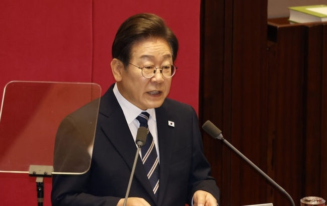 이재명 대통령이 26일 서울 여의도 국회에서 열린 본회의에서 2025년도 제2회 추가경정예산안 시정연설을 하고 있다. (사진=뉴시스 제공)