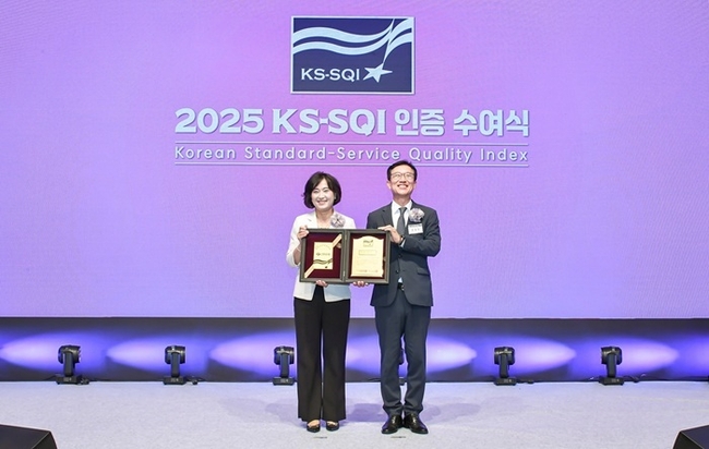 신한은행은 한국표준협회가 주관하는 '2025 한국서비스품질지수(KS-SQI)'에서 12년 연속 은행부문 1위 기업으로 선정됐다고 4일 밝혔다. (사진=신한은행 제공). 