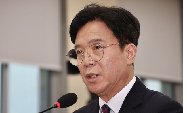 김영훈 고용노동부 장관 후보자가 16일 오전 서울 여의도 국회 환경노동위원회에서 열린 인사청문회에서 발언하고 있다. (사진=뉴시스 제공)
