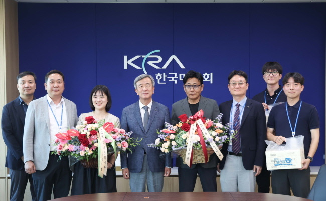 <strong> CEO 칭찬간담회 단체사진(사진=한국마사회 제공)</strong>