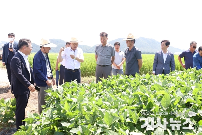 경주시는 18일 안강읍 육통리에서 혁신농업타운 현장간담회를 진행했다