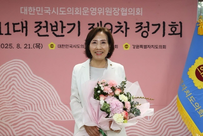 회장에 선출된 이숙자 서울특별시의회 운영위원장(사진=서울시의회 제공)