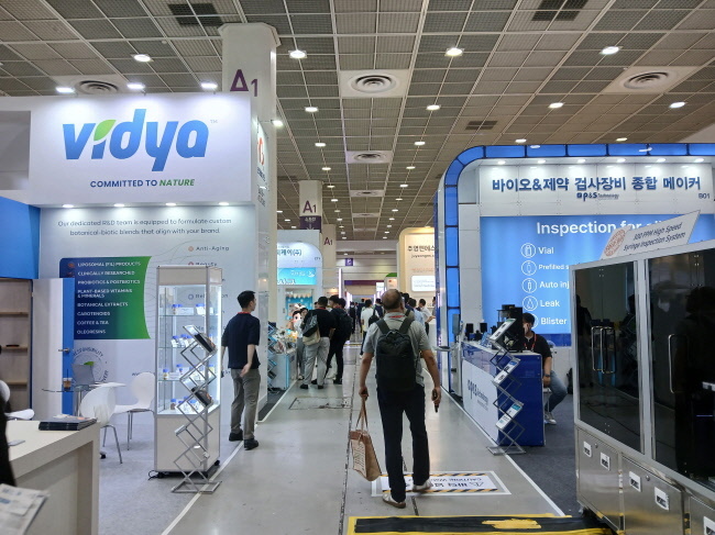 서울 강남구 코엑스에서 26일 개최된 세계 제약-바이오-건강기능 산업 전시회 모습.(사진=홍경의 기자)