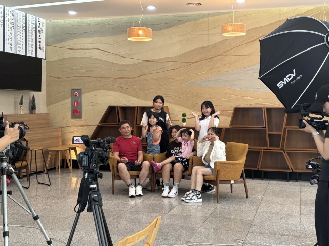 한국-베트남 다문화가족 교육(가족사진 촬영)/(사진=농협중앙회 제공)